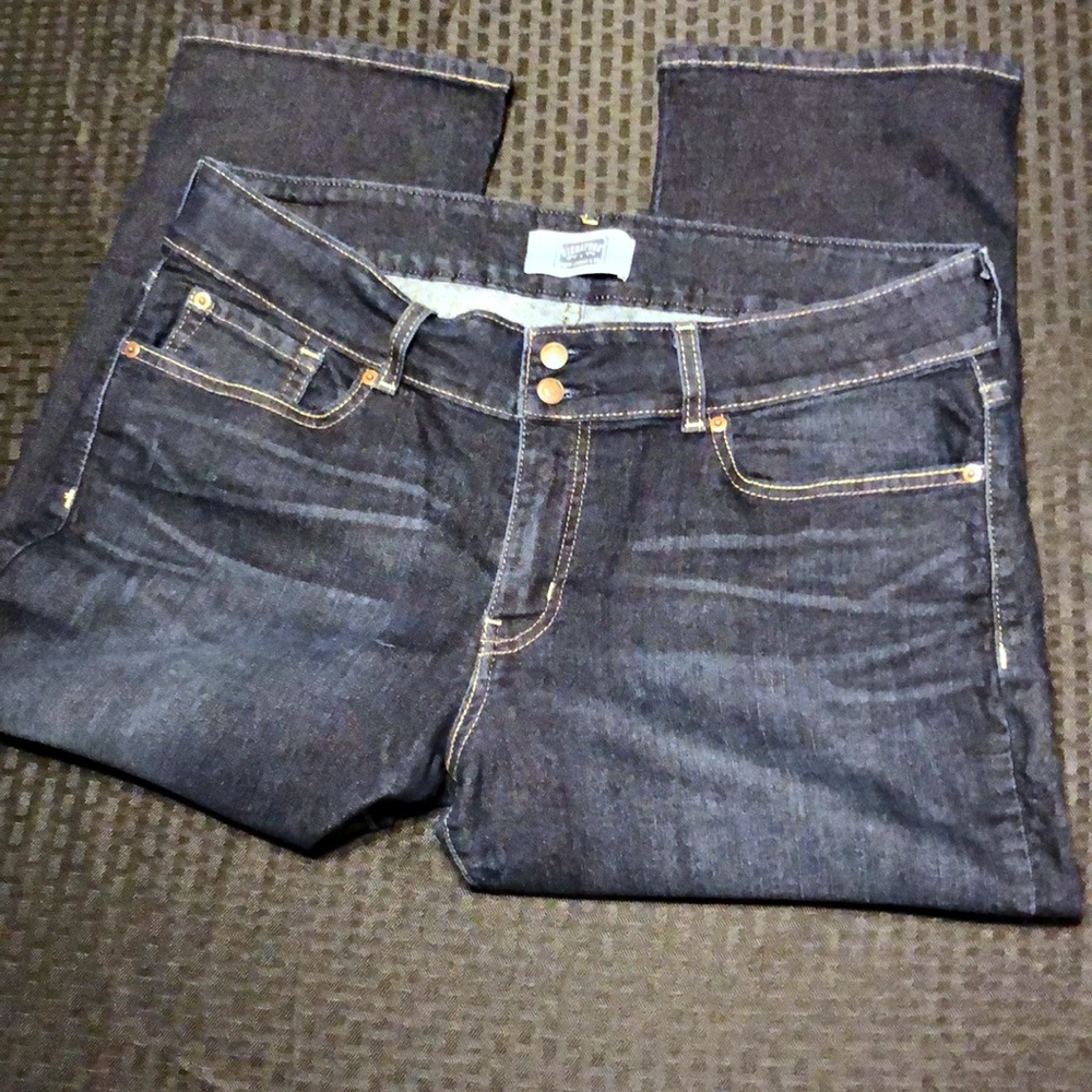 Signature Levi Strauss Dark Jean Capris size 18